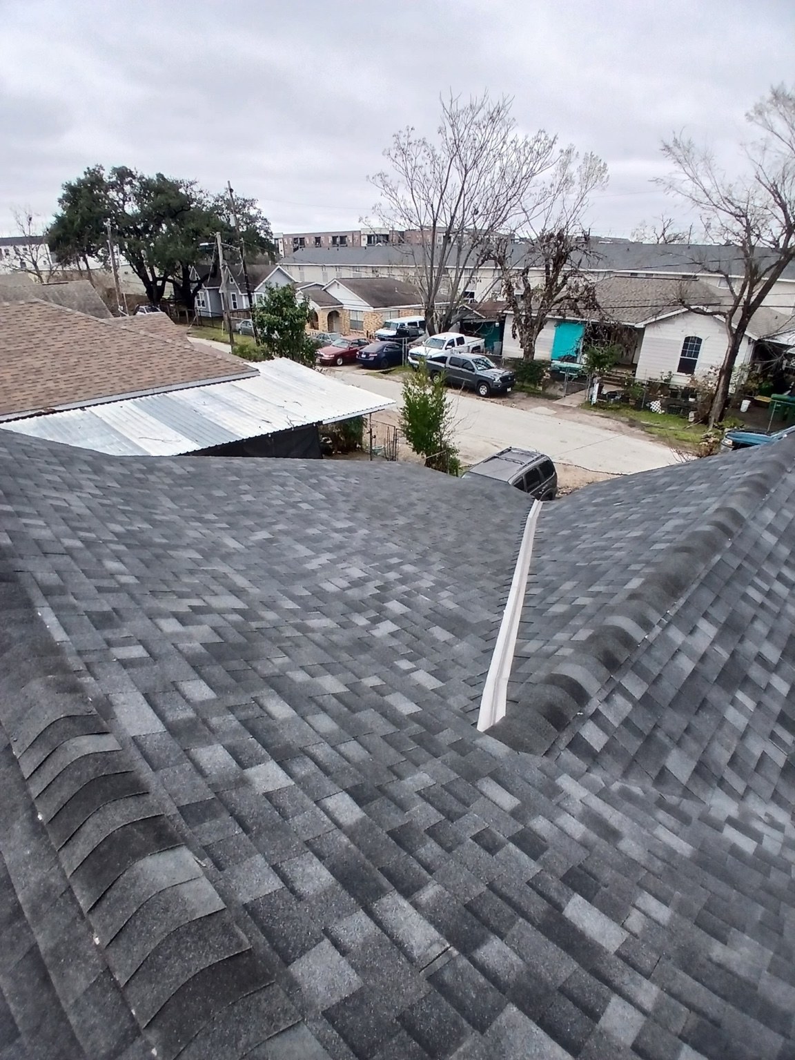 Finished roof with new shingles